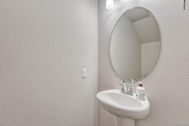 bathroom featuring sink