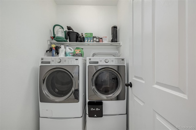 10595 Boston St, Commerce City, CO 80640 - laundry room featuring independent washer and dryer