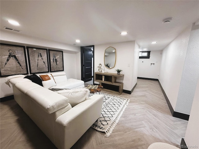 living room with baseboards, visible vents, and recessed lighting