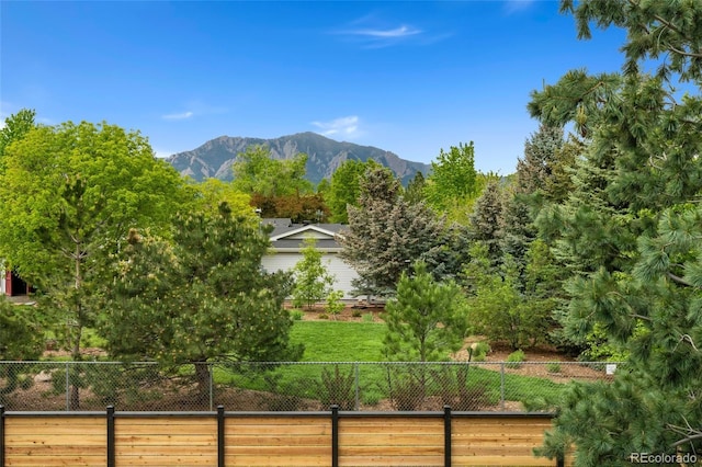 831 Crescent Dr, Boulder, CO 80303 - view of mountain background