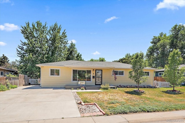 3324 W Hialeah Ave, Littleton, CO 80123 - single story home featuring driveway