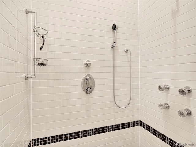5549 Yulle Rd, Bennett, CO 80102 - bathroom featuring a tile shower