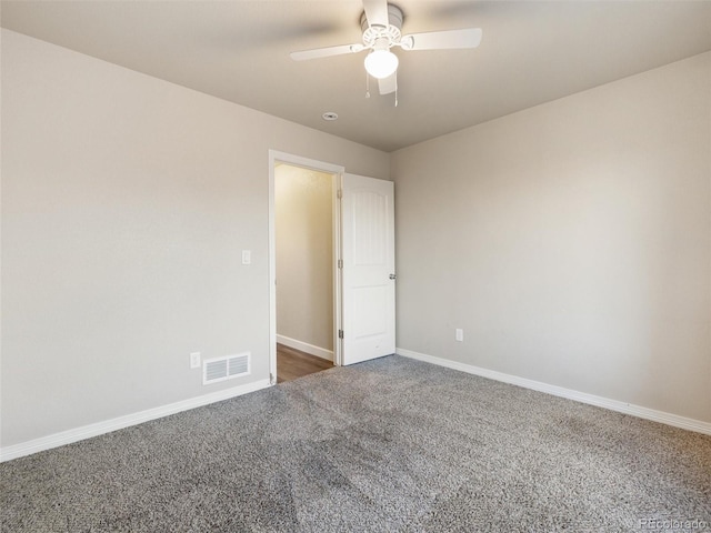 empty room with a ceiling fan, baseboards, visible vents, and carpet flooring