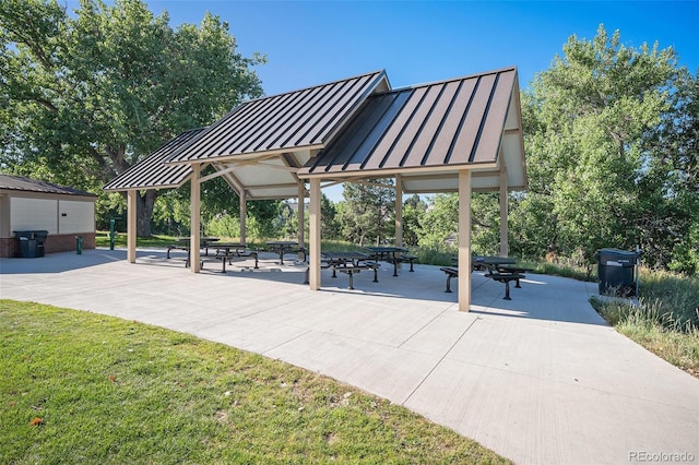 2882 W Long Cir Unit H, Littleton, CO 80120 - surrounding community featuring a gazebo and a yard