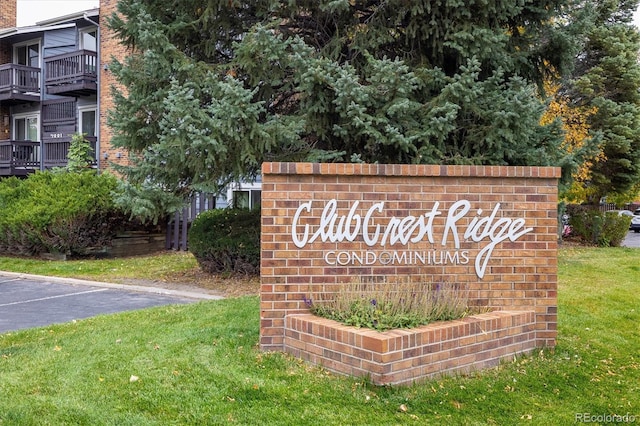 view of community / neighborhood sign