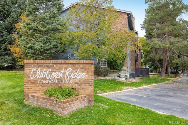 community / neighborhood sign with a lawn