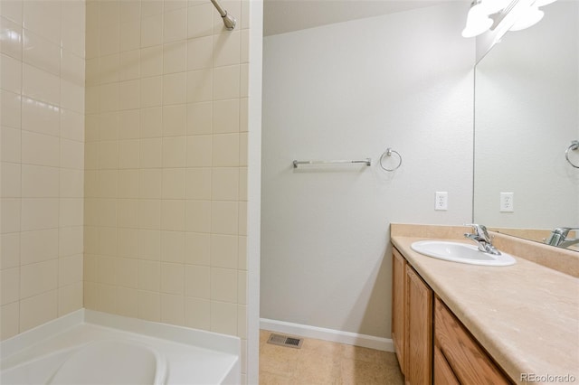 full bathroom featuring vanity, baseboards, a tub to relax in, and visible vents