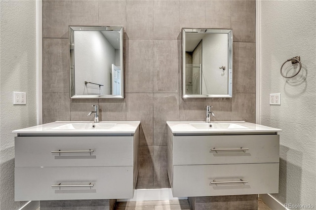 1915 Hunters Point Ln, Colorado Springs, CO 80919 - bathroom with vanity and a textured wall