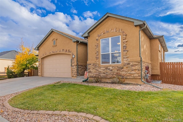 view of front of property featuring a front yard and a garage