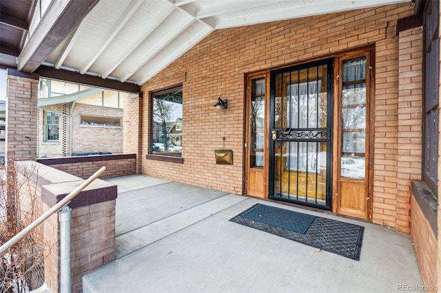 property entrance featuring a porch