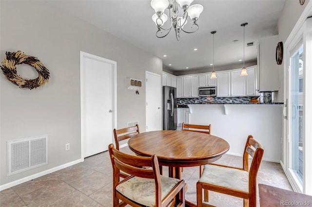 dining room featuring recessed lighting, an inviting chandelier, visible vents, and baseboards