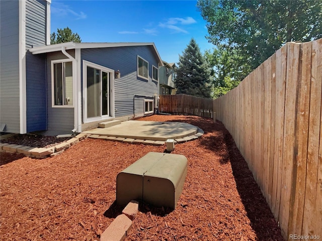 view of yard featuring a patio