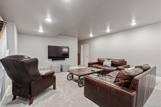 living area featuring light carpet, baseboards, visible vents, and recessed lighting