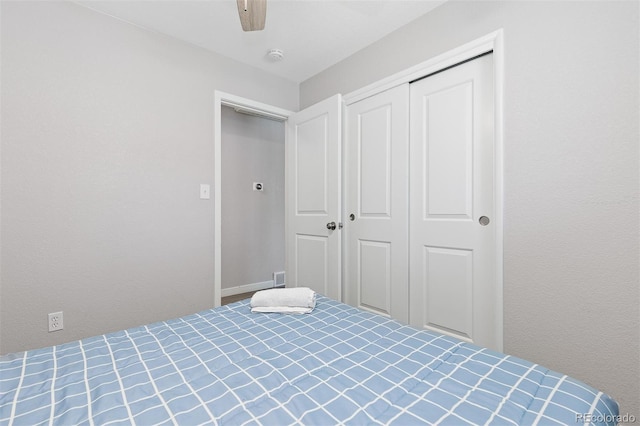 bedroom featuring a closet and ceiling fan