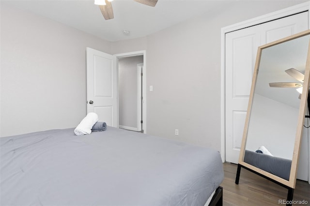 bedroom featuring wood finished floors, a closet, and a ceiling fan