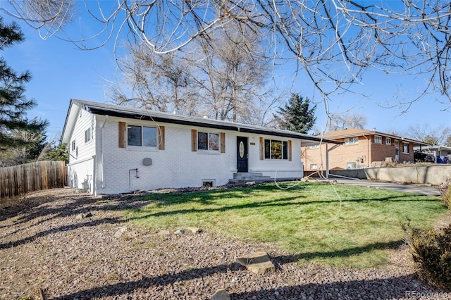 ranch-style house featuring a front yard