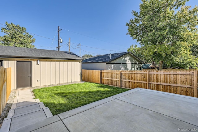 view of yard featuring a patio area