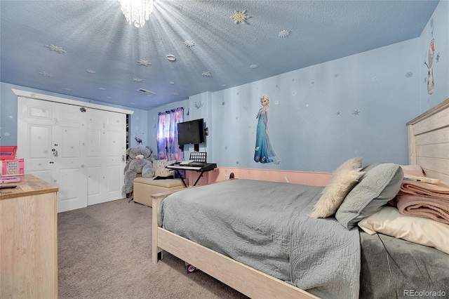 bedroom featuring carpet floors, a textured ceiling, and a closet