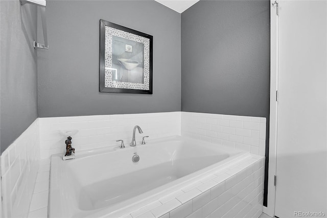 bathroom featuring tiled tub