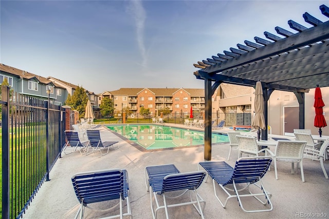 view of swimming pool featuring a pergola, a jacuzzi, and a patio