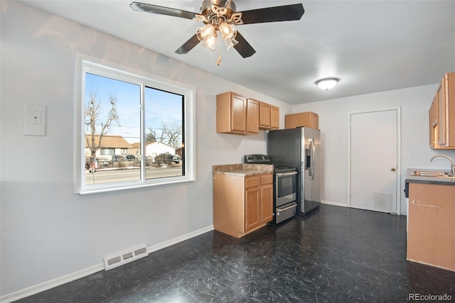 kitchen with stainless steel appliances, sink, and ceiling fan