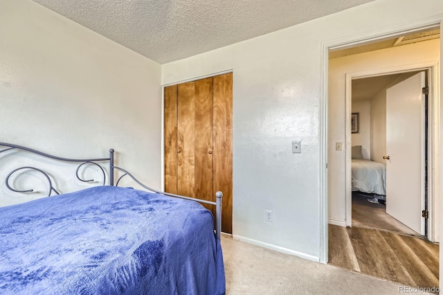 bedroom with a textured ceiling and baseboards