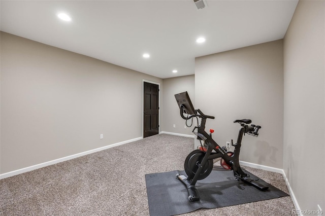 workout room featuring carpet floors, recessed lighting, and baseboards