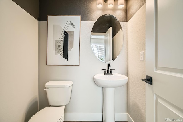 bathroom featuring toilet and sink