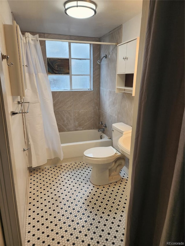 1822 E Pikes Peak Ave, Colorado Springs, CO 80909 - bathroom featuring toilet, shower / tub combo, and tile patterned floors