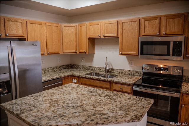 2980 W Centennial Dr Unit L, Littleton, CO 80123 - kitchen with appliances with stainless steel finishes, a sink, light stone counters, and a center island