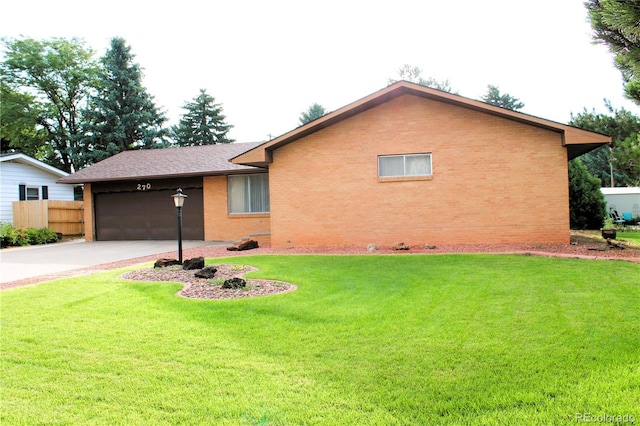 ranch-style home featuring a front yard