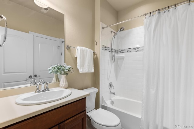 771 Braesheather Pl, Highlands Ranch, CO 80126 - bathroom featuring toilet, shower / tub combo with curtain, and vanity
