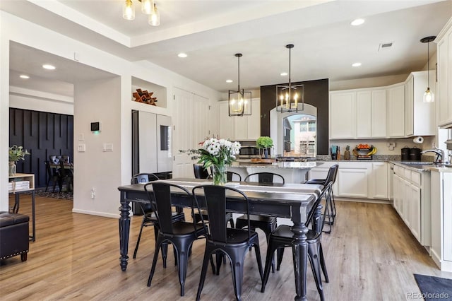 dining room featuring light wood-type flooring, visible vents, a chandelier, and recessed lighting