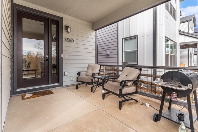 property entrance featuring a porch