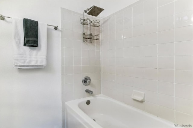 bathroom with tiled shower / bath