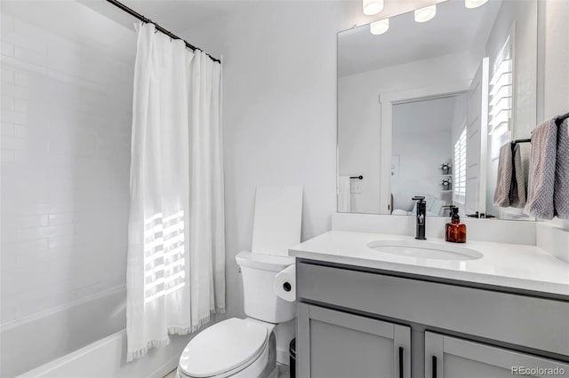 full bathroom with shower / tub combo with curtain, vanity, and toilet