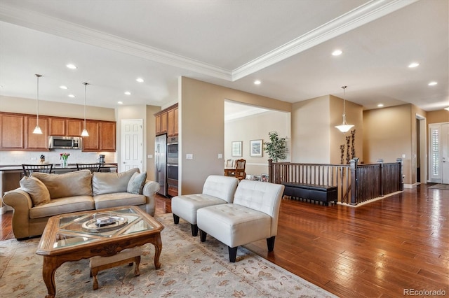 living room featuring light wood-type flooring and crown molding