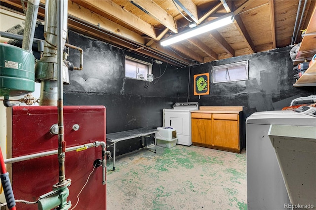laundry room featuring washer / dryer