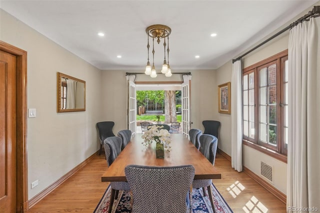 dining space with visible vents, recessed lighting, baseboards, and light wood-type flooring