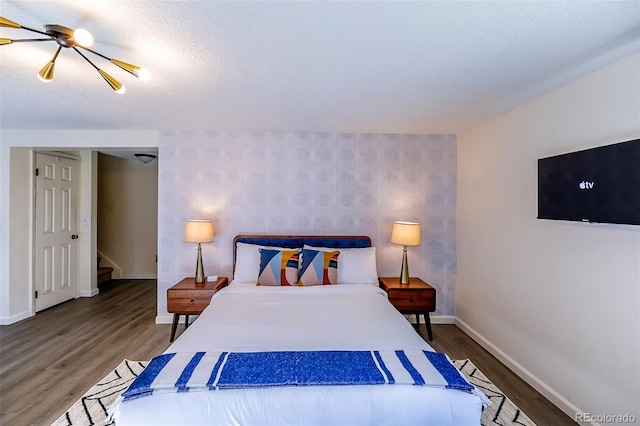 bedroom featuring ceiling fan, a textured ceiling, and hardwood / wood-style floors