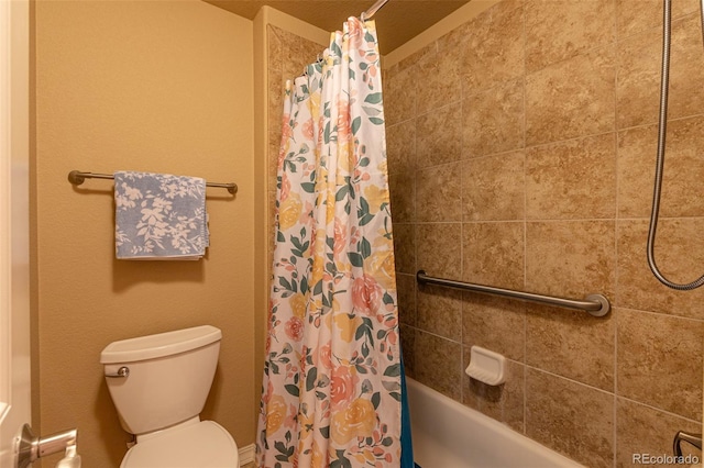 bathroom featuring shower / bath combo with shower curtain and toilet