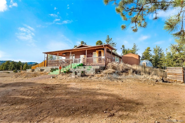 view of front of property featuring a porch