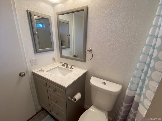 bathroom with a shower with shower curtain, vanity, and toilet