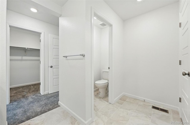 bathroom with baseboards, toilet, visible vents, and recessed lighting