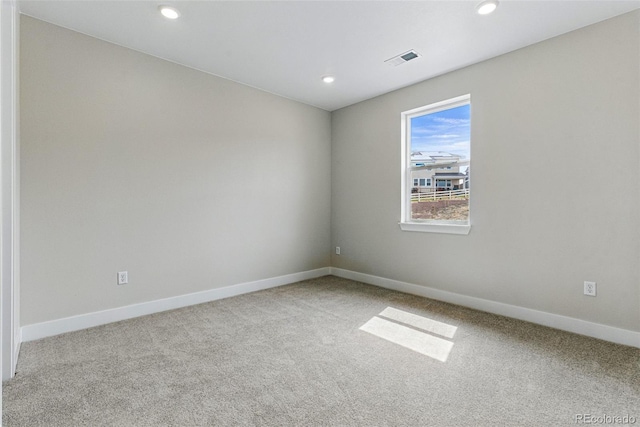 carpeted spare room with baseboards, recessed lighting, and visible vents