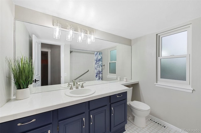 11245 San Joaquin Rdg, Littleton, CO 80127 - full bath featuring tile patterned floors, toilet, baseboards, vanity, and a shower with curtain