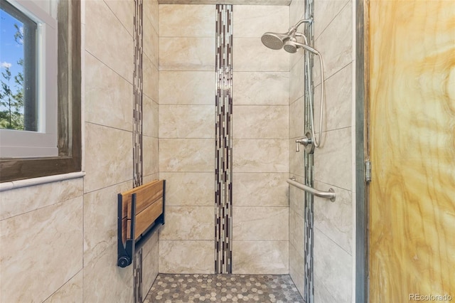 bathroom featuring a tile shower