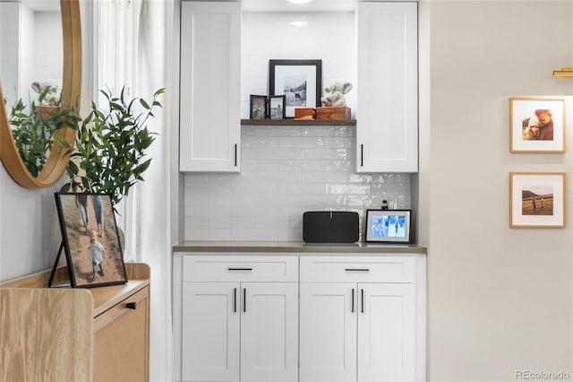 9220 Yucca Way, Thornton, CO 80229 - detailed view of decorative backsplash and bar