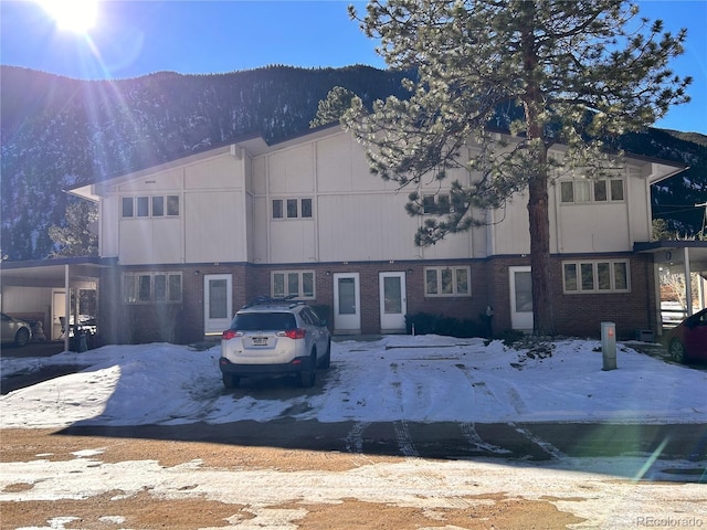 view of front facade featuring a mountain view