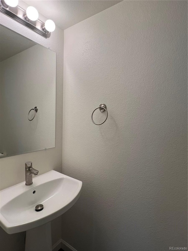 522 Foxtail Pl, Wiggins, CO 80654 - bathroom with a sink